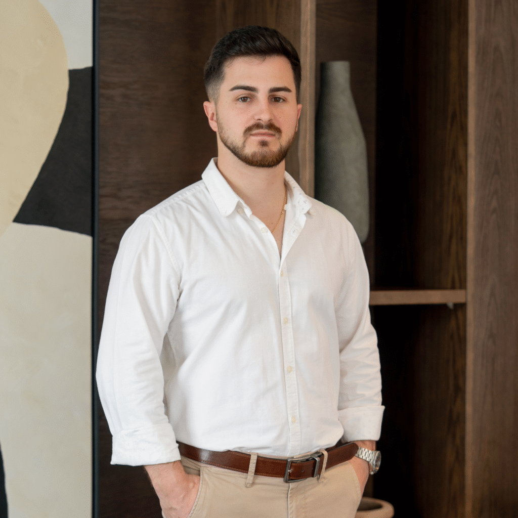 Sales agent at Cima Real Estate