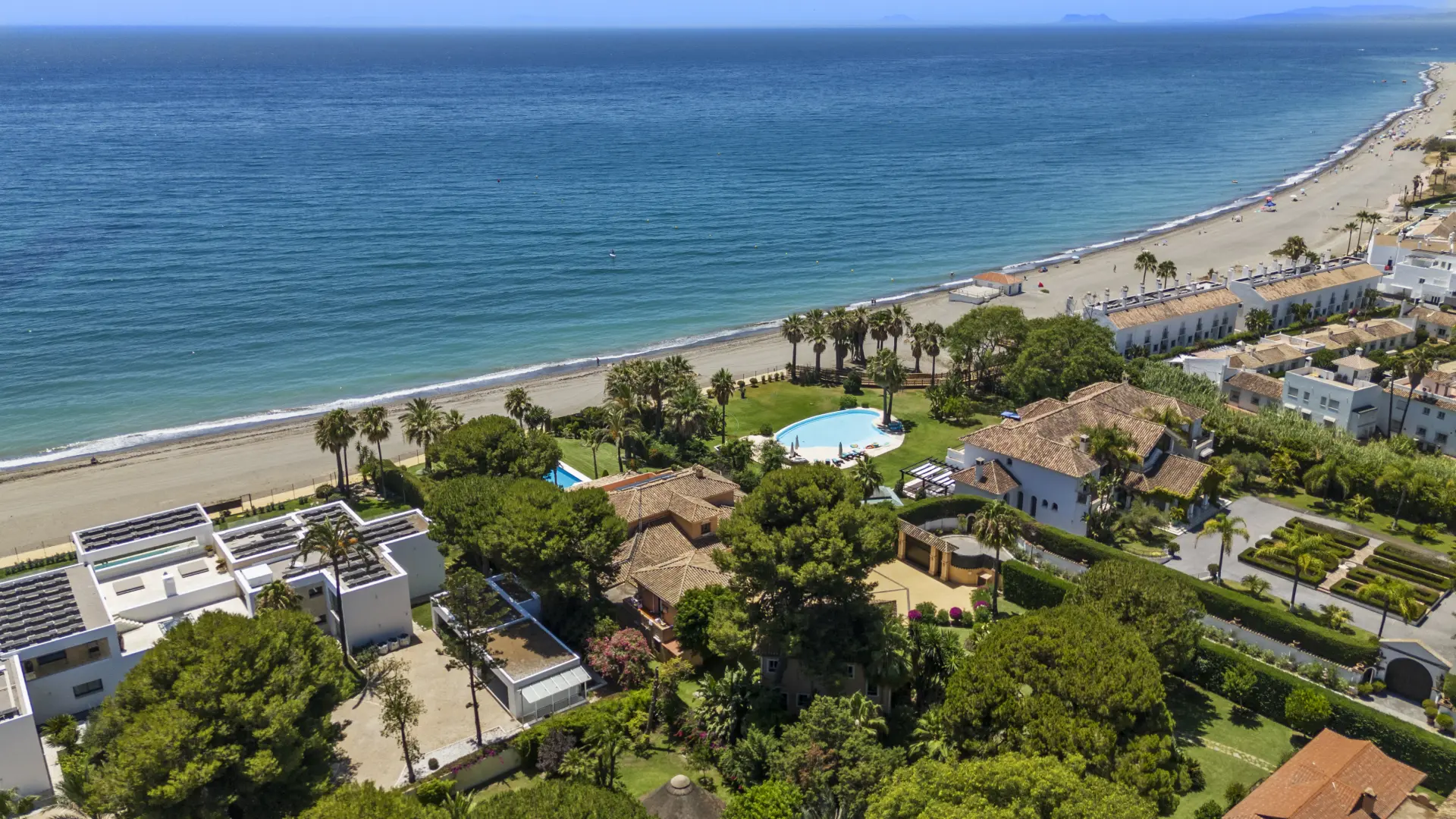 Estepona area guide with beachfront villas and townhouses