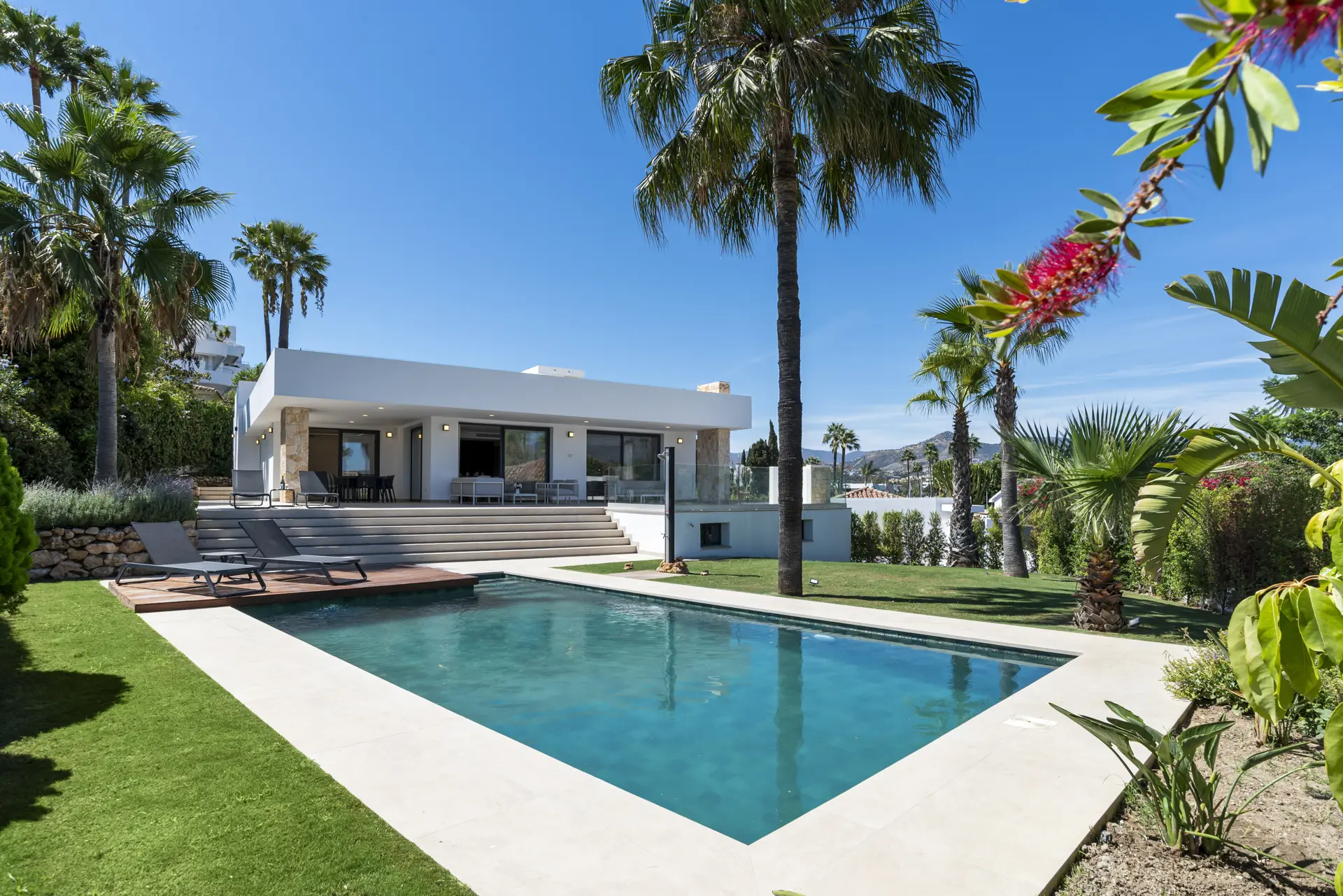 Modern villa in Guadalmina with private pool, terrace, and rooftop views of sea and mountains