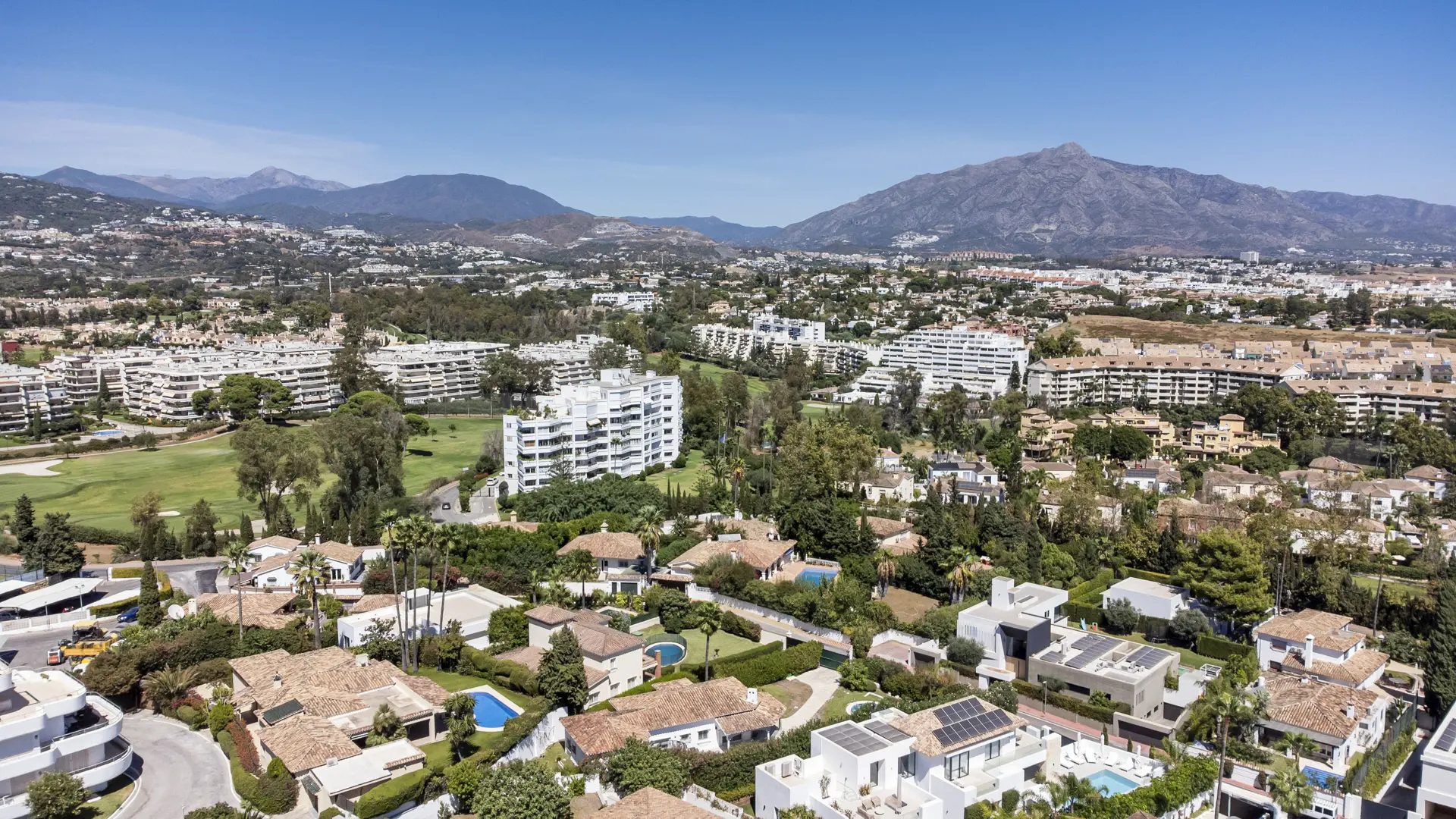 Guadalmina area in Marbella with residential streets, golf surroundings, and nearby coastline