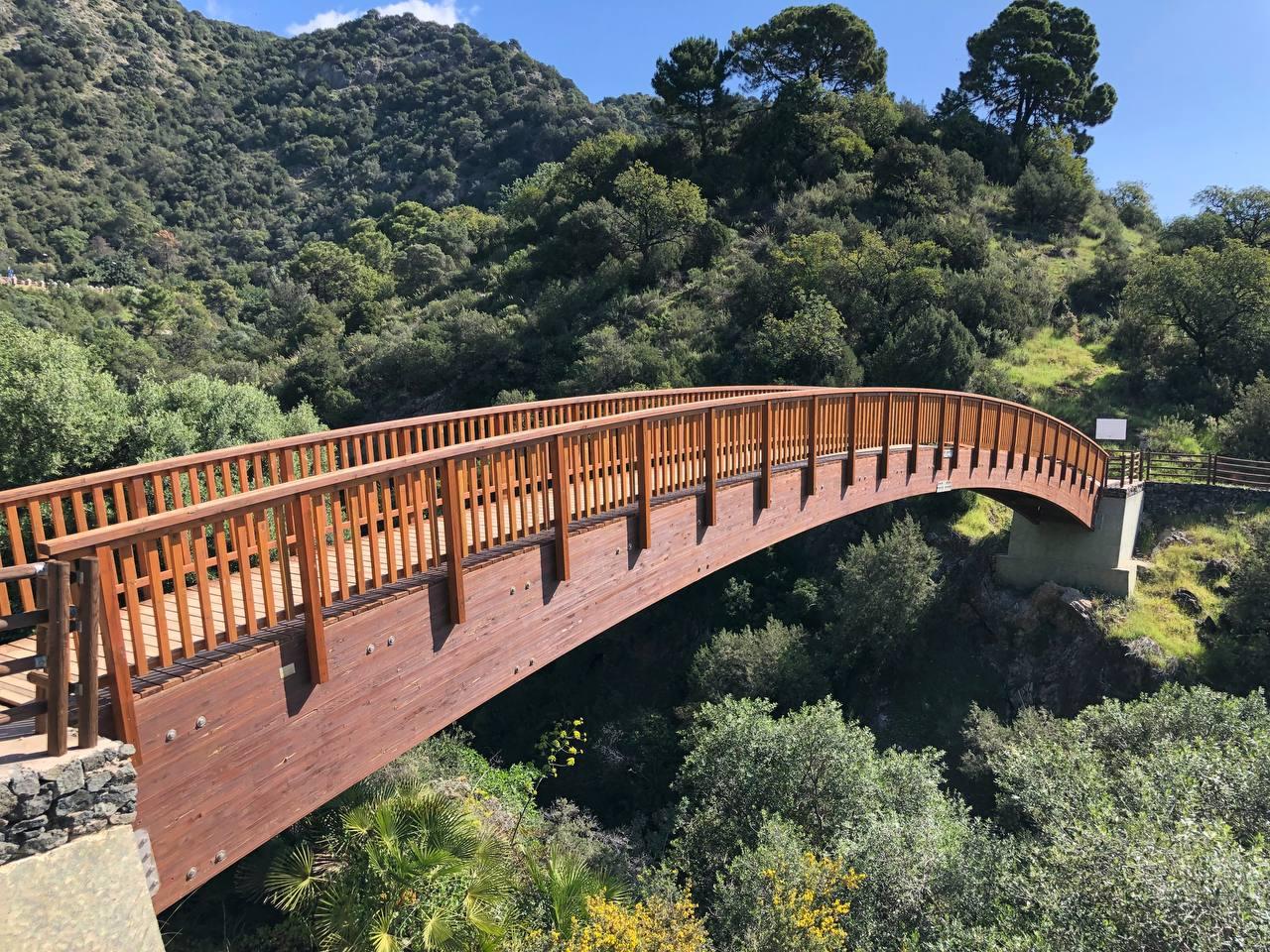 Wooden bridge on the Acequia del Guadalmina Trail near El Paraíso