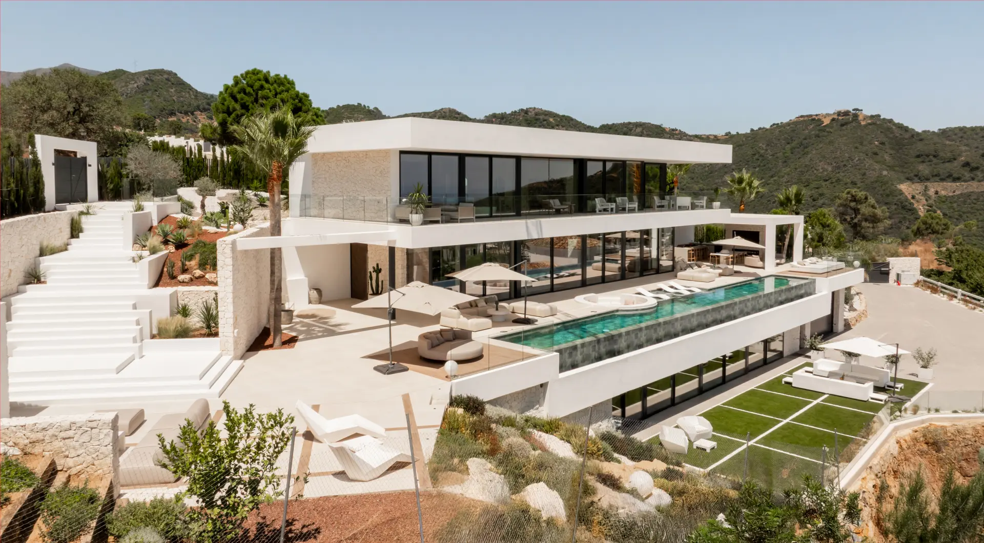 Contemporary Montemayor F20 villa with panoramic Mediterranean and mountain views in Monte Mayor, Benahavís