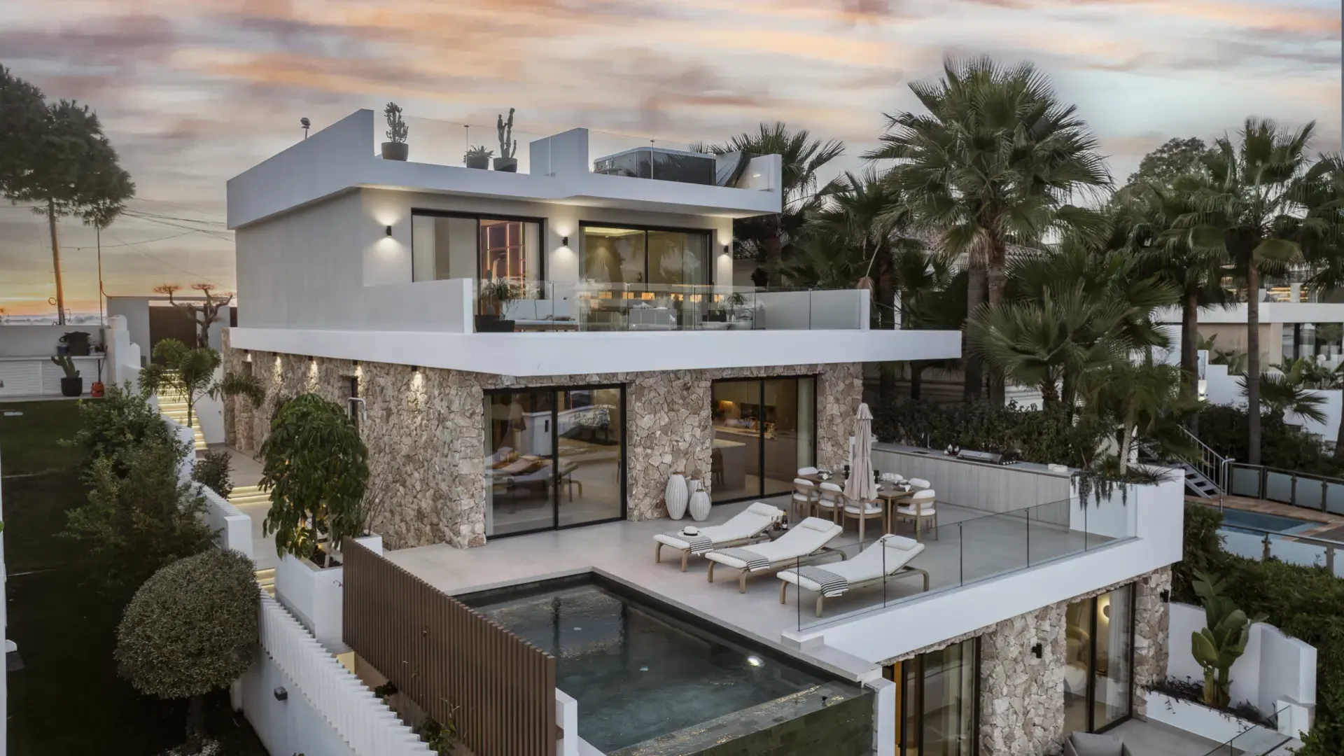 Villa Tulua – Fully renovated villa with panoramic views in Nueva Andalucía