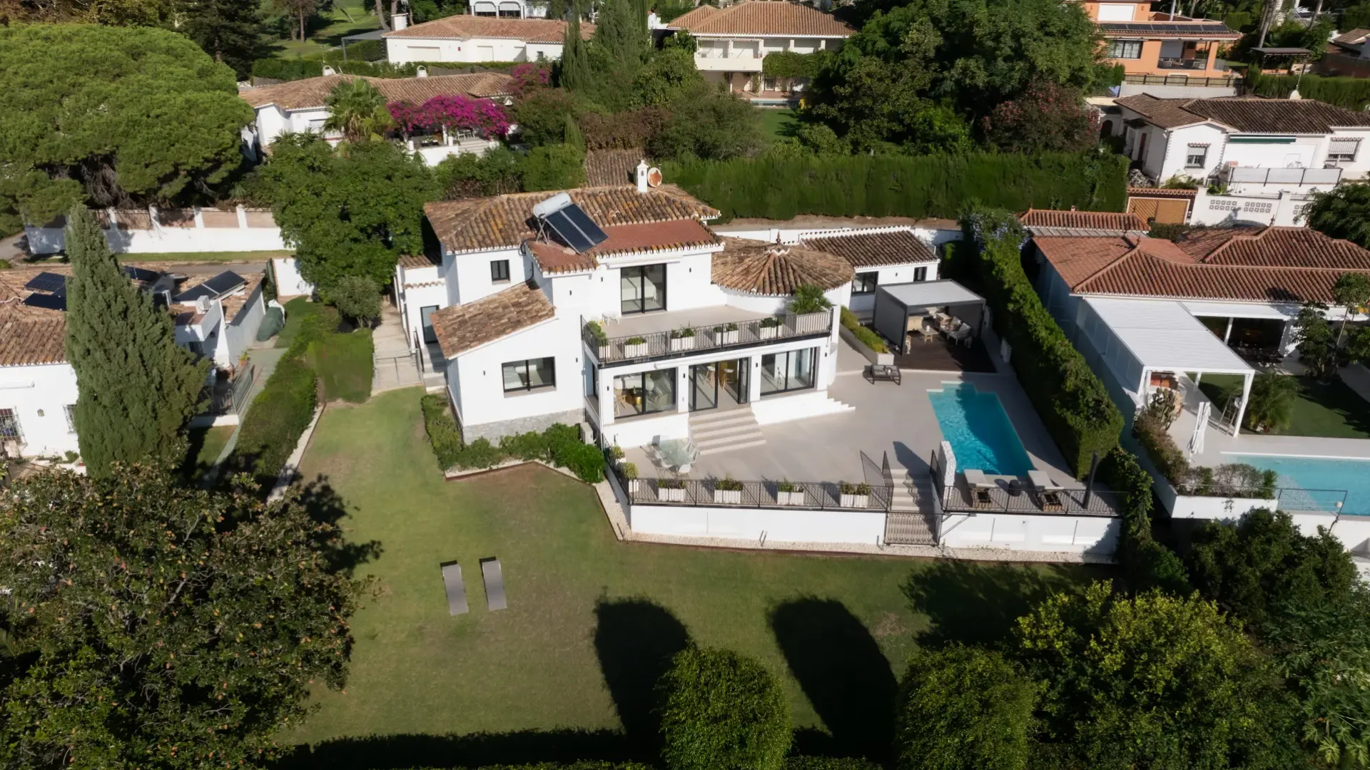 Villa in Guadalmina – Renovated Frontline Golf Home with Pool, Solarium & Gym