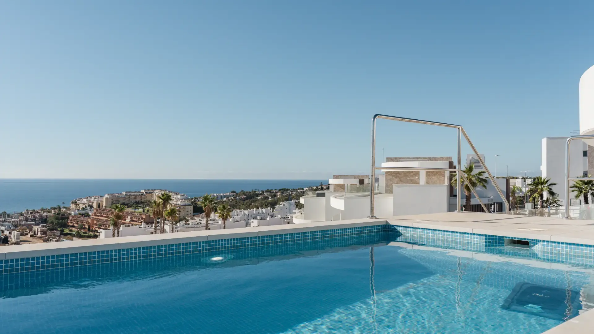 Brand-new south-west facing duplex penthouse with private rooftop pool and panoramic sea views in Royal Palm Mijas