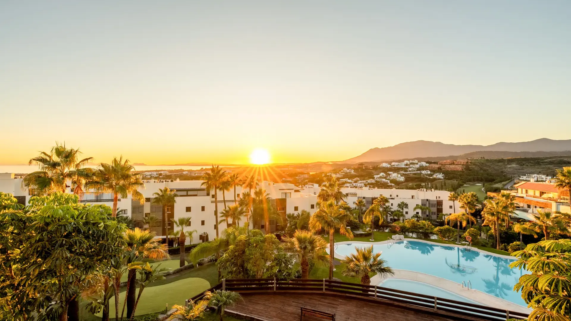 Two-bedroom apartment with panoramic golf and sea views in Hoyo 19, Los Flamingos Golf