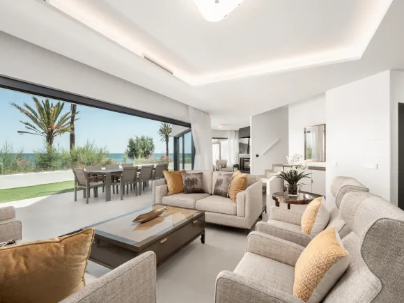 Luxury Frontline Beach Townhouse with Panoramic Views