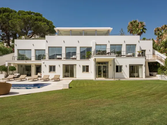 Luxury villa for sale in Las Brisas, Nueva Andalucia, Marbella