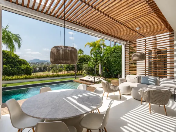Villa Nazari - Unique frontline golf villa in an exclusive gated community in Nueva Andalucia