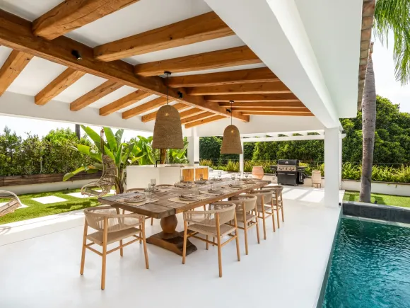 Villa Nazari - Unique frontline golf villa in an exclusive gated community in Nueva Andalucia