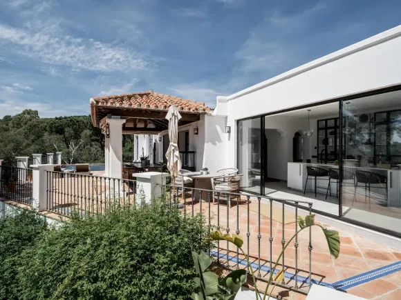 El Madroñal 1 - Charming villa immersed in forest with Sea Views in Benahavís
