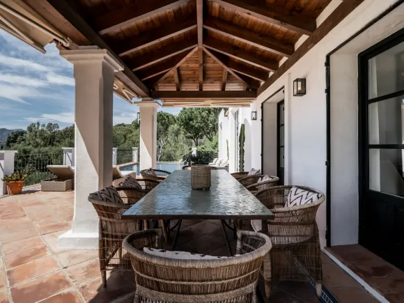El Madroñal 1 - Charming villa immersed in forest with Sea Views in Benahavís