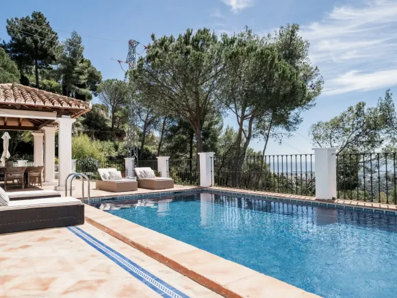 El Madroñal 1 - Charming villa immersed in forest with Sea Views in Benahavís