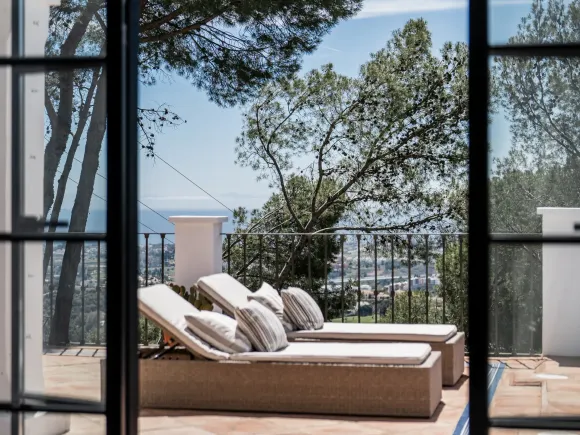 El Madroñal 1 - Charming villa immersed in forest with Sea Views in Benahavís