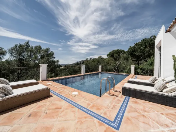 El Madroñal 1 - Charming villa immersed in forest with Sea Views in Benahavís