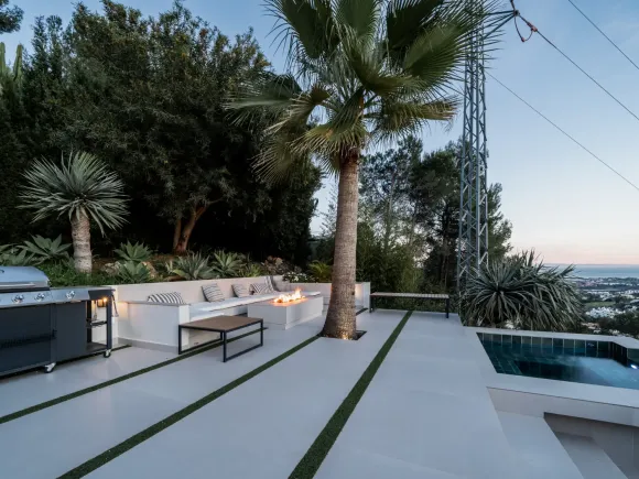 El Madroñal 1 - Charming villa immersed in forest with Sea Views in Benahavís