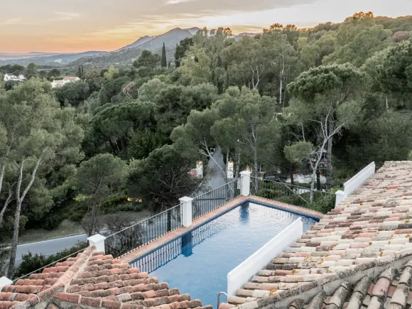 El Madroñal 1 - Charming villa immersed in forest with Sea Views in Benahavís
