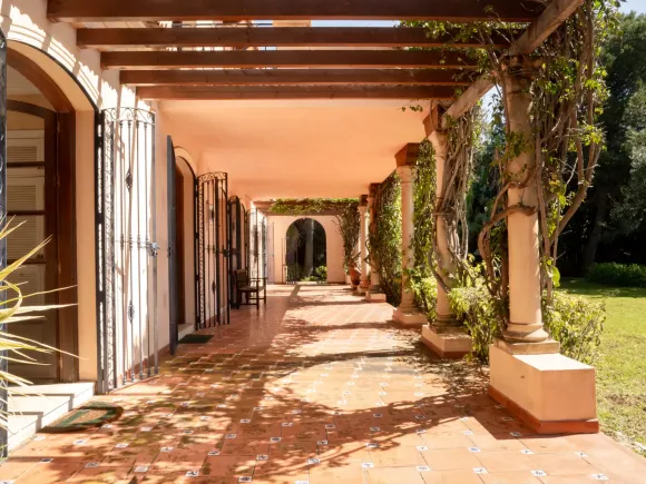 Beachside Villa for sale in Paraiso Barronal, Estepona