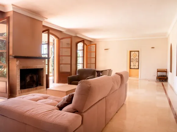 Beachside Villa for sale in Paraiso Barronal, Estepona