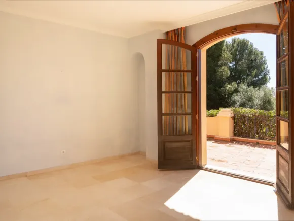 Beachside Villa for sale in Paraiso Barronal, Estepona