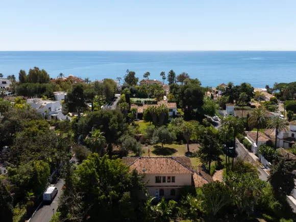 Beachside Villa for sale in Paraiso Barronal, Estepona