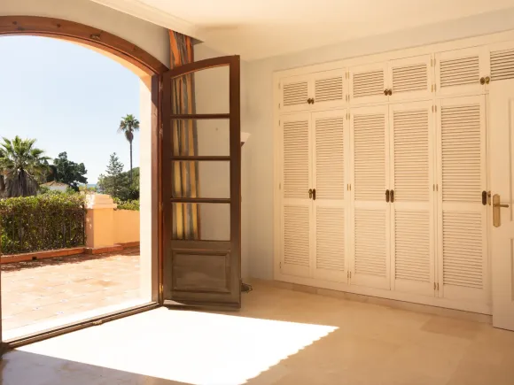 Beachside Villa for sale in Paraiso Barronal, Estepona