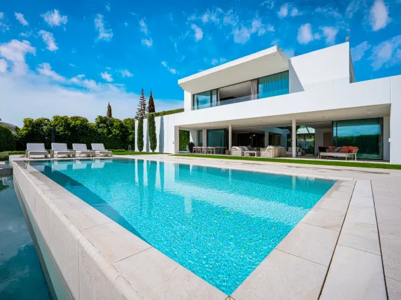 Villa for sale in Marbella Golden Mile