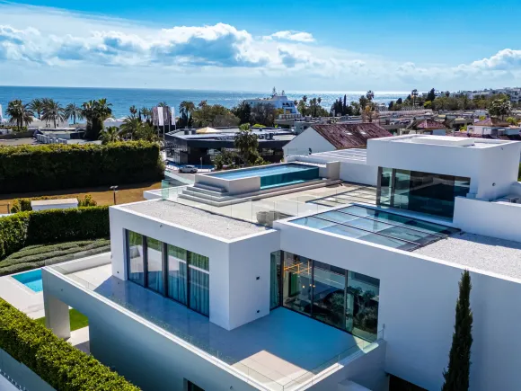 Villa for sale in Marbella Golden Mile