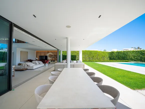 Villa for sale in Marbella Golden Mile
