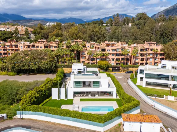 Villa for sale in Marbella Golden Mile