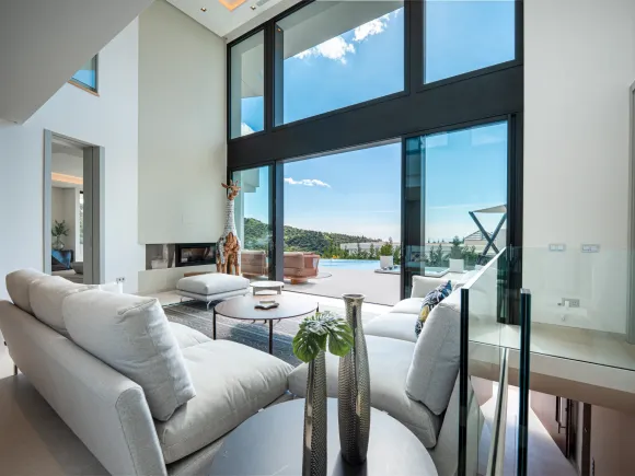 Villa for sale in Lomas de La Quinta, Benahavis