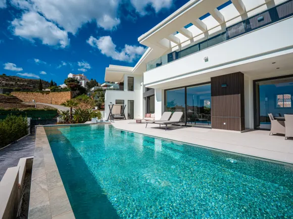 Villa for sale in Lomas de La Quinta, Benahavis