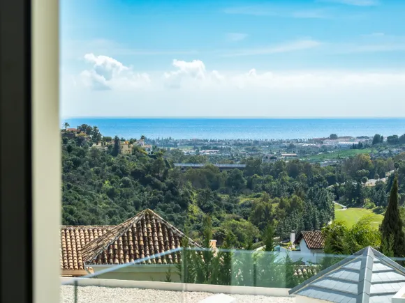 Villa for sale in Lomas de La Quinta, Benahavis