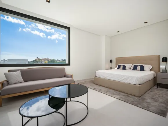 Villa for sale in Lomas de La Quinta, Benahavis