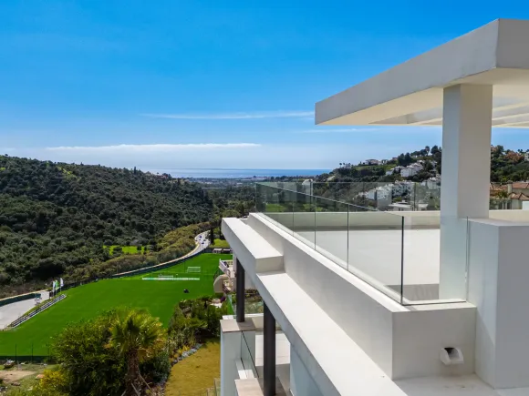 Villa for sale in Lomas de La Quinta, Benahavis
