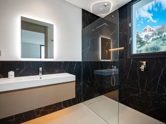 Villa for sale in Lomas de La Quinta, Benahavis