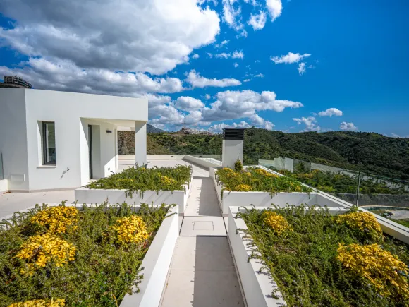 Villa for sale in Lomas de La Quinta, Benahavis
