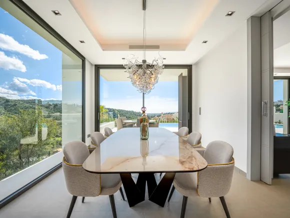 Villa for sale in Lomas de La Quinta, Benahavis