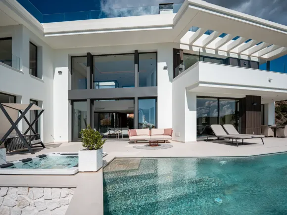 Villa for sale in Lomas de La Quinta, Benahavis