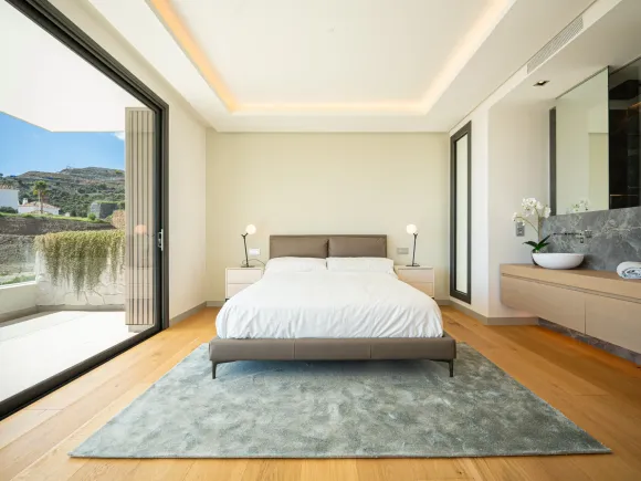 Villa for sale in Lomas de La Quinta, Benahavis