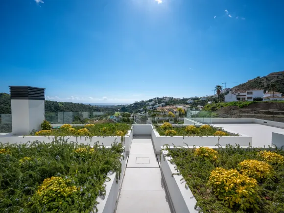 Villa for sale in Lomas de La Quinta, Benahavis