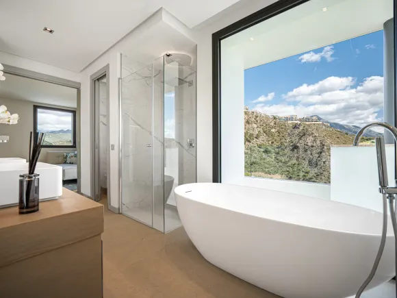 Villa for sale in Lomas de La Quinta, Benahavis