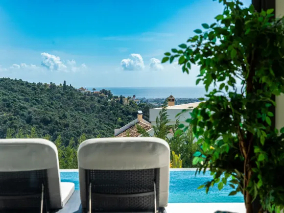 Villa for sale in Lomas de La Quinta, Benahavis