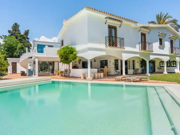 Villa for sale in Guadalmina Baja, San Pedro de Alcantara