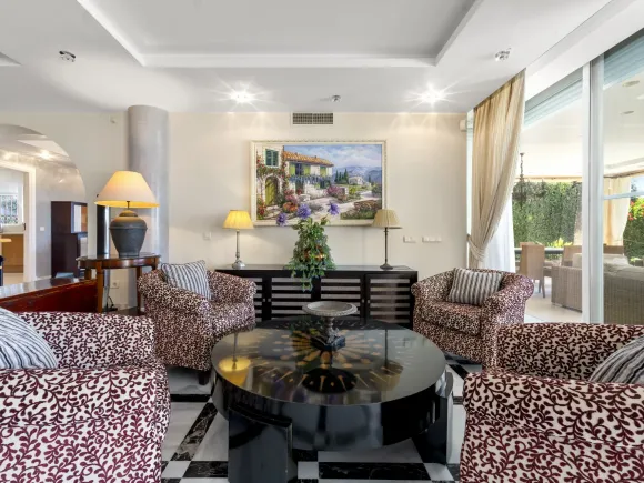 Villa for sale in Estepona East, Estepona
