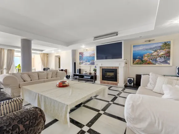 Villa for sale in Estepona East, Estepona