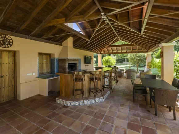 Villa for sale in Estepona East, Estepona