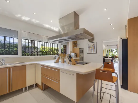Villa for sale in Estepona East, Estepona