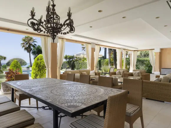Villa for sale in Estepona East, Estepona