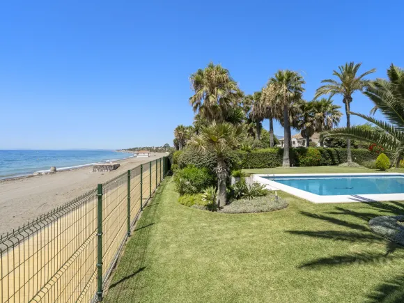 Villa for sale in Estepona East, Estepona